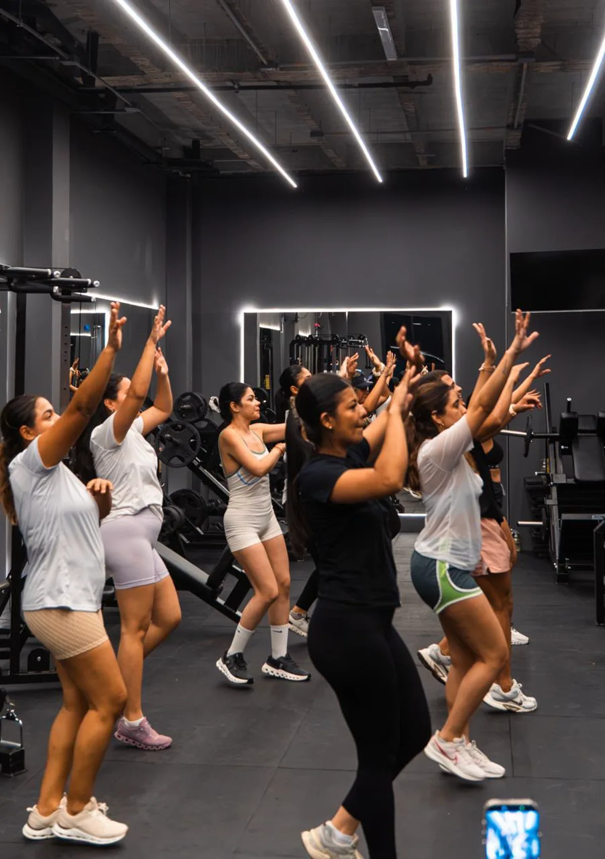 Clase de rumba fit de la comunidad LFC PERFORMANCE