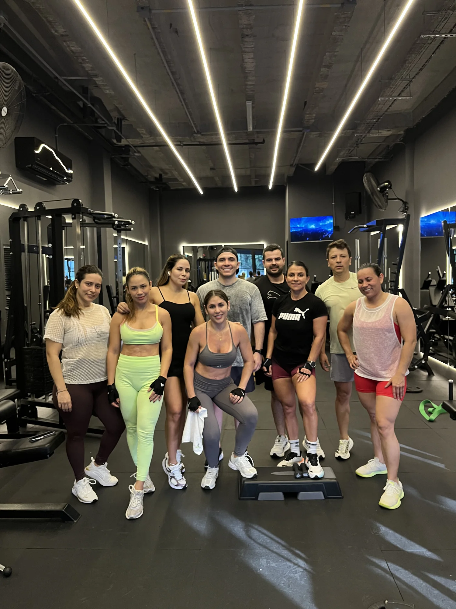 Grupo de LFC PERFORMANCE en el espacio de entrenamiento